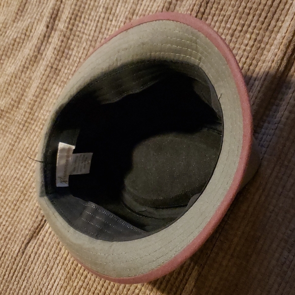 Hat - Picture 3 of 4